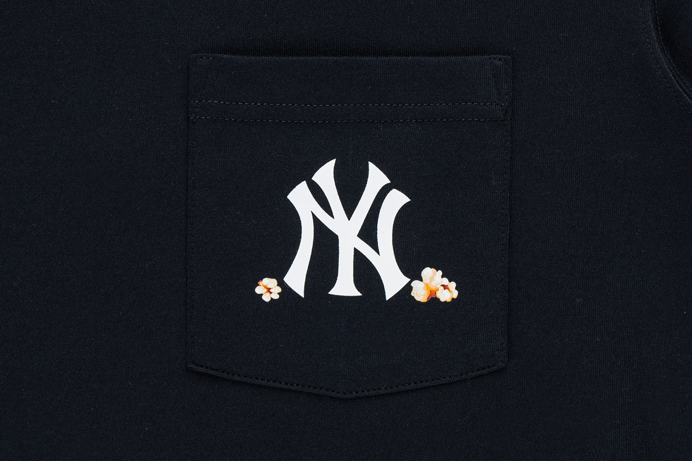 NEW YORK YANKEES PARTY VIBE - MLB POPCORN BLACK REGULAR SHORT SLEEVE T-SHIRT