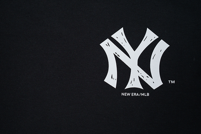 MLB COOPERSTOWN NEW YORK YANKEES HAND DRAWING BLACK SHORT SLEEVE T-SHIRT
