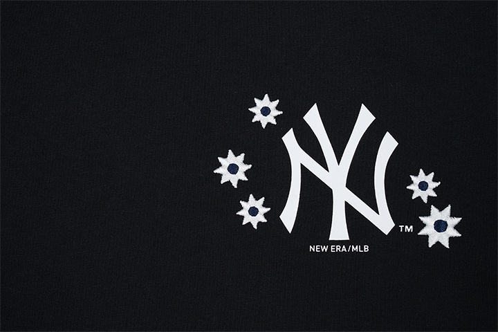 NEW YORK YANKEES FLOWER EMBROIDERY BLACK SHORT SLEEVE T-SHIRT