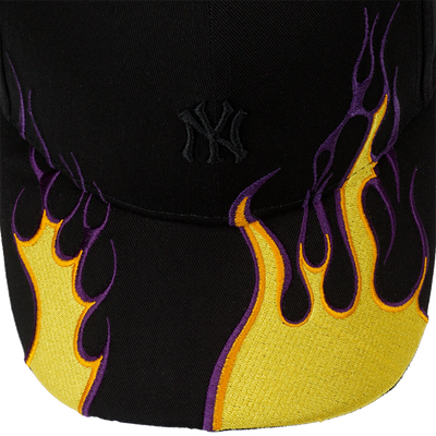 NEW YORK YANKEES FLAME BLACK 9FORTY CAP