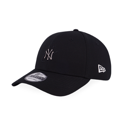 NEW YORK YANKEES MINI ROUGH METAL BADGE BLACK 9FORTY CAP