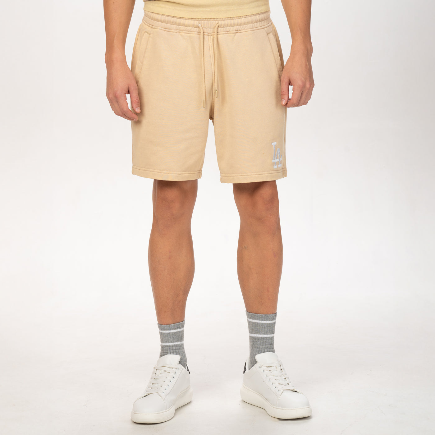 NEW ERA BROKEN WORLD-ACID WASH LOS ANGELES DODGERS OAT MILK KNIT SHORTS