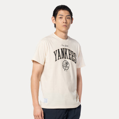 NEW YORK YANKEES ESSENTIAL LIGHT CREAM REGULAR SHORT SLEEVE T-SHIRT