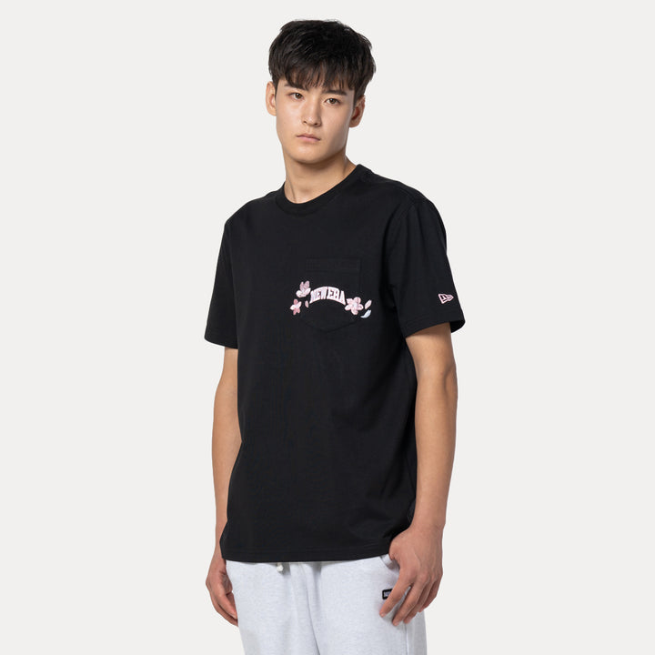 Tシャツ・カットソー New Era Half sleeve pocket shirt black NEW ERA SAKURA BLACK REGULAR SHORT SLEEVE T-SHIRT – New Era