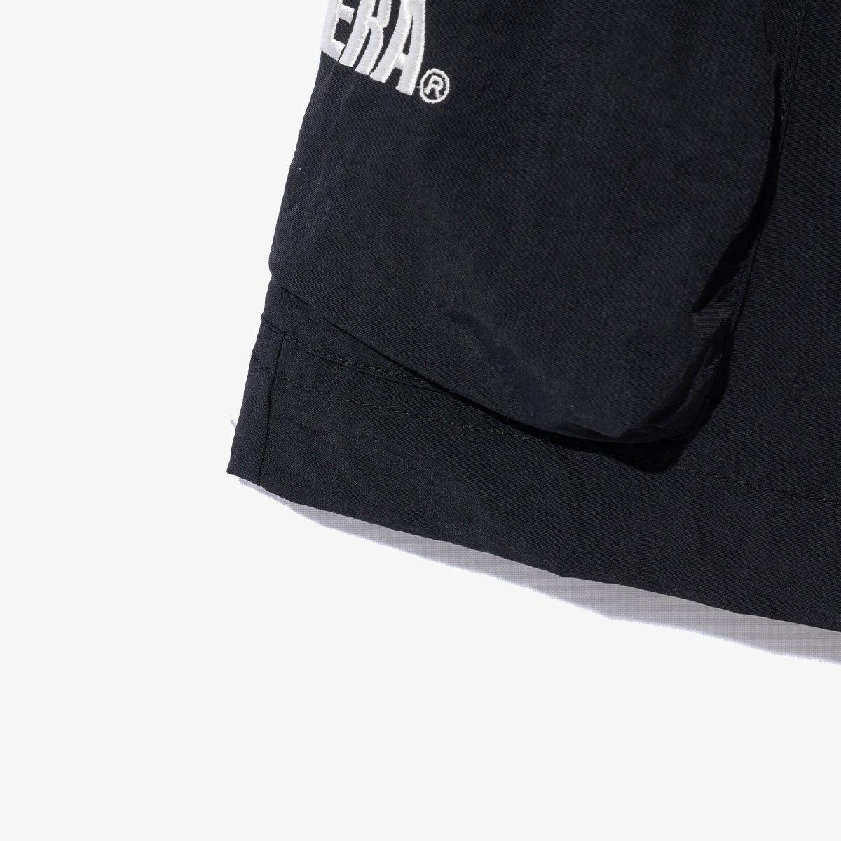 NEW ERA OUTDOOR BLACK SHORTS