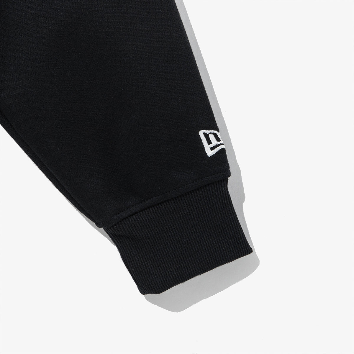 NEW ERA BASIC ESSENTIAL BLACK ZIP FRONT HOODIE