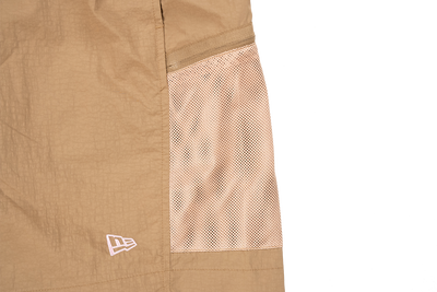 NEW ERA OUTDOOR NATURAL LOGO KHAKI UTILITY SHORTS