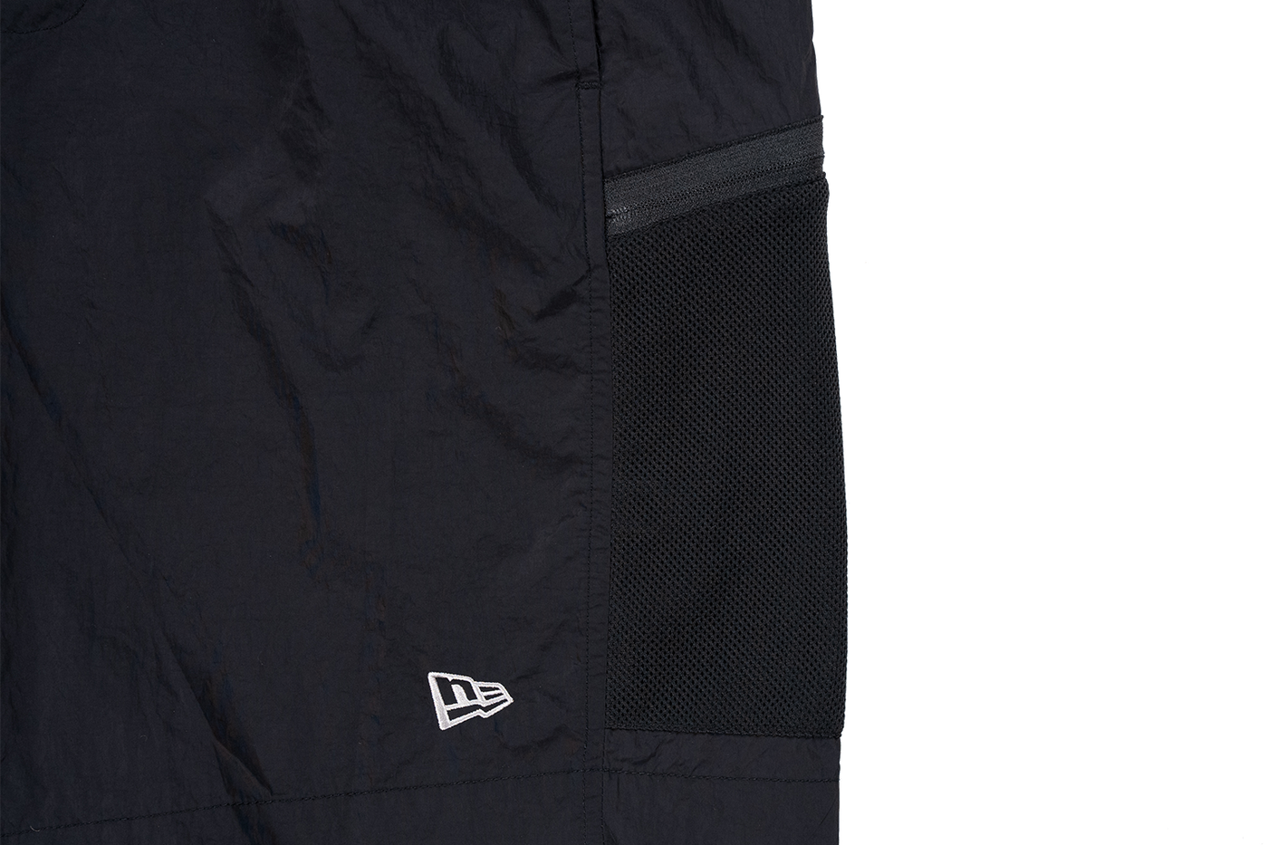 NEW ERA OUTDOOR NATURAL LOGO BLACK UTILITY SHORTS