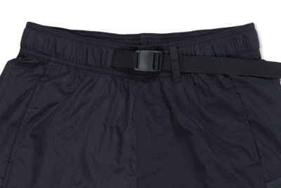 NEW ERA OUTDOOR NATURAL LOGO BLACK UTILITY SHORTS