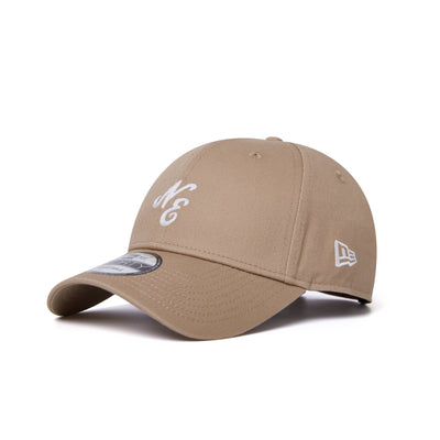 NEW ERA ESSENTIAL "NE" SCRIPT LOGO KHAKI 9FORTY CAP