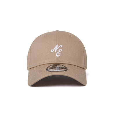 NEW ERA ESSENTIAL "NE" SCRIPT LOGO KHAKI 9FORTY CAP