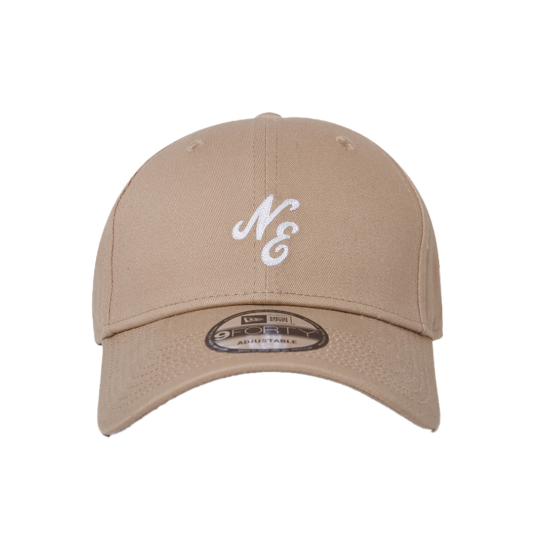 NEW ERA ESSENTIAL "NE" SCRIPT LOGO KHAKI 9FORTY CAP