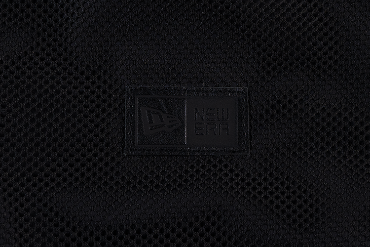 NEW ERA DARK 90S BLACK BENTO DRAWSTRING BAG