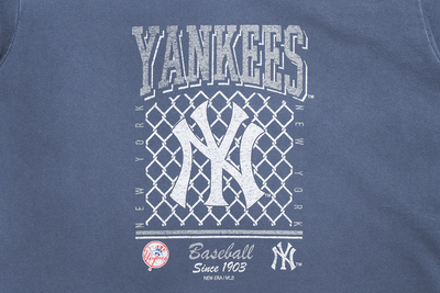 NEW YORK YANKEES OLD SCHOOL SPORT AP NAVY WOMEN CROP TEE