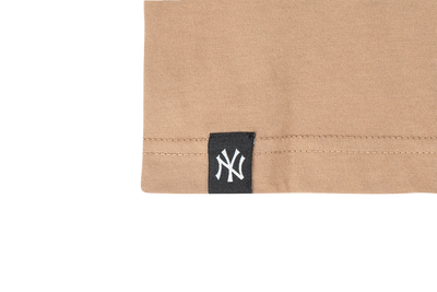 NEW YORK YANKEES ESSENTIAL KHAKI SHORT SLEEVE T-SHIRT