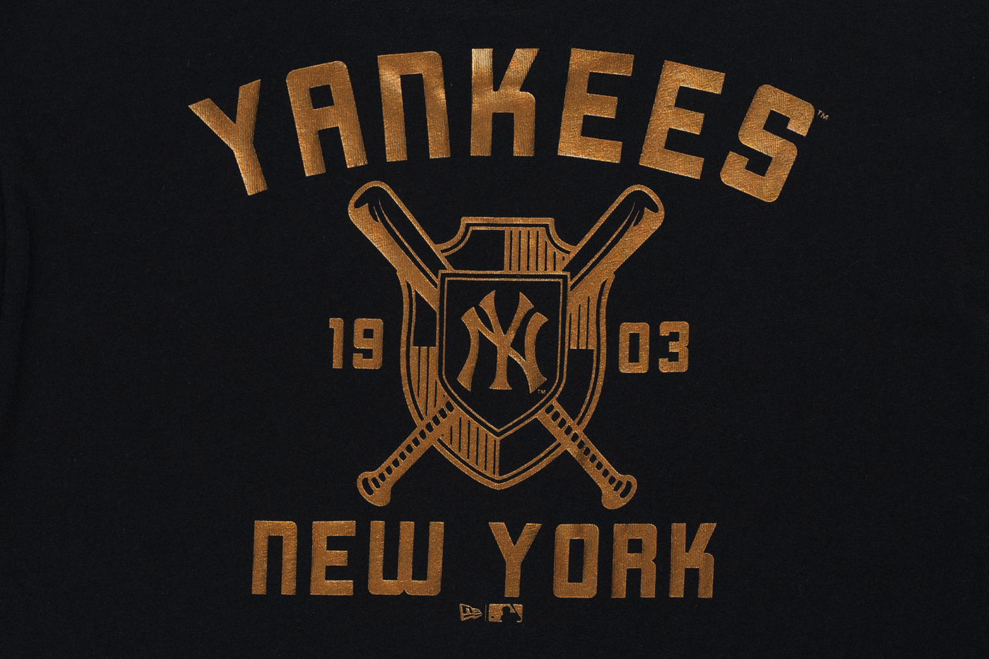 NEW YORK YANKEES ESSENTIAL BLACK SHORT SLEEVE T-SHIRT