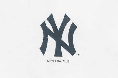 NEW YORK YANKEES BORO CONTEMPORARY WHITE SHORT SLEEVE T-SHIRT