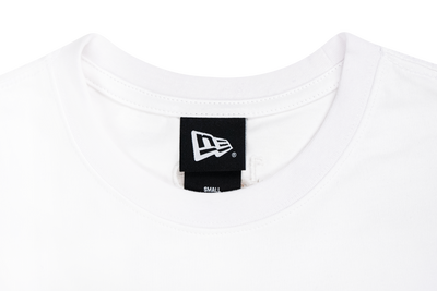 NEW ERA BASIC SCRIPT OVERSIZED WHITE SHORT SLEEVE T-SHIRT