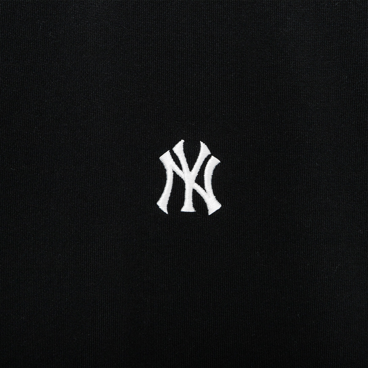 NEW YORK YANKEES POINT LOGO BLACK SWEATSHIRT