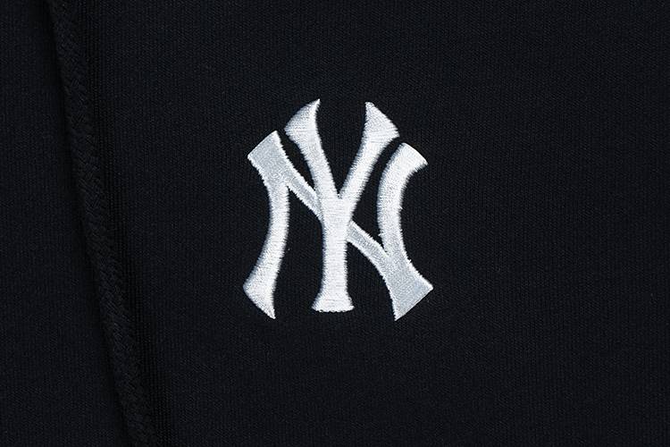 NEW YORK YANKEES TIMELESS MINIMAL BLACK ZIP FRONT HOODIE