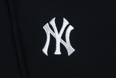 NEW YORK YANKEES TIMELESS MINIMAL BLACK ZIP FRONT HOODIE