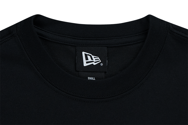 NEW ERA TIMELESS MINIMAL SCRIPT BLACK LONG SLEEVE T-SHIRT