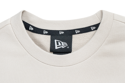 NEW ERA TIMELESS MINIMAL SCRIPT STONE CREW NECK SWEATSHIRT