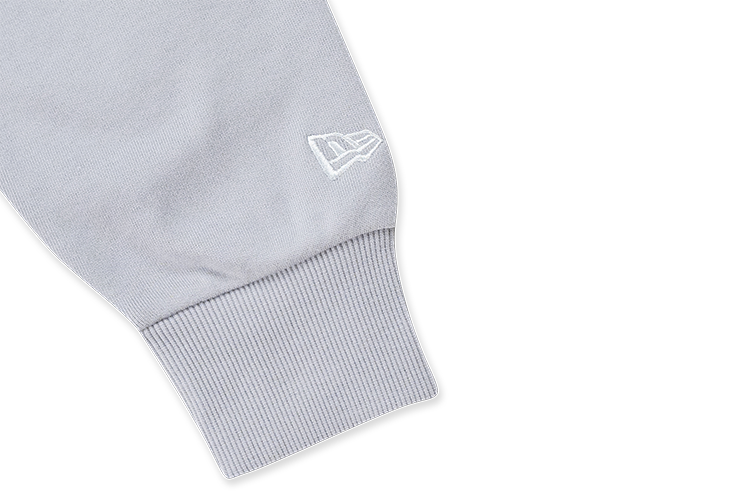 NEW ERA TIMELESS MINIMAL FLAG GREY CREW NECK SWEATSHIRT