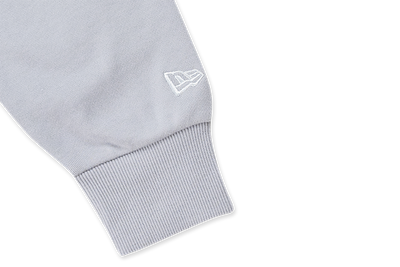 NEW ERA TIMELESS MINIMAL FLAG GREY CREW NECK SWEATSHIRT