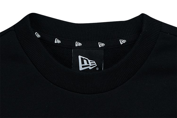 NEW ERA TIMELESS MINIMAL FLAG BLACK CREW NECK SWEATSHIRT