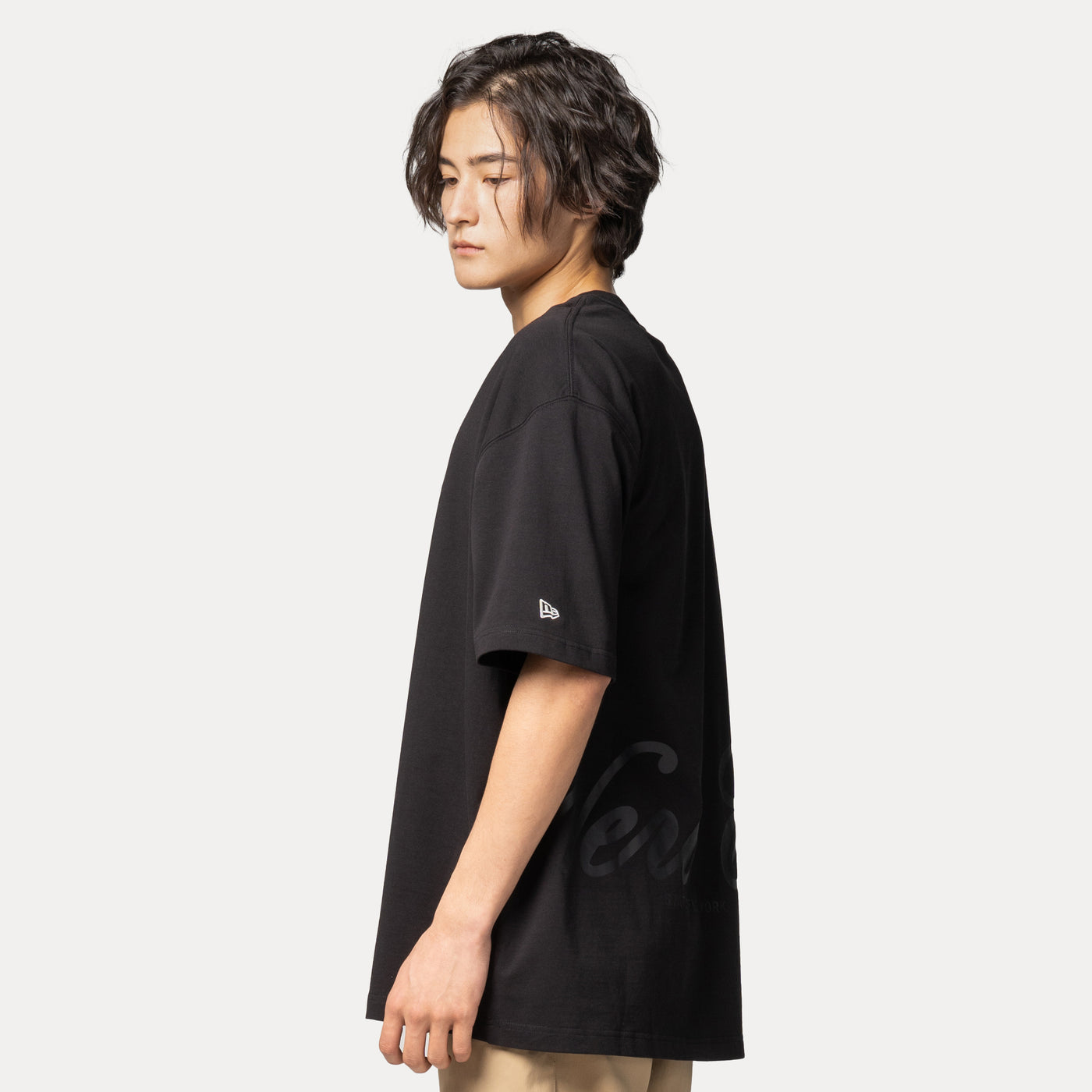 NEW ERA BASIC BLACK OVERSIZED SHORT SLEEVE T-SHIRT