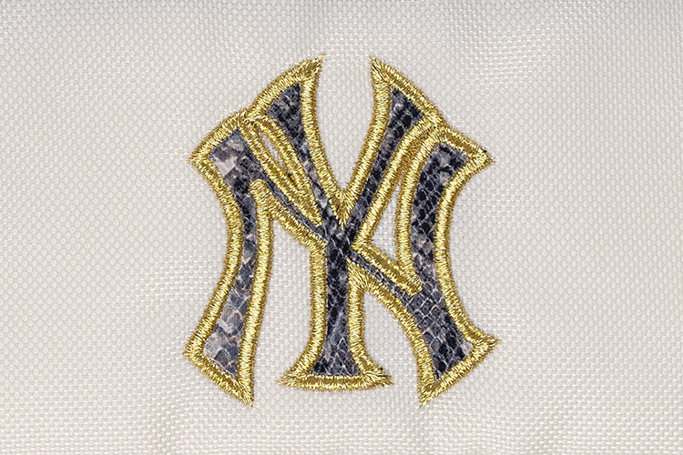 NEW YORK YANKEES YEAR OF THE SNAKE CHROME WHITE SACOCHE MINI BAG