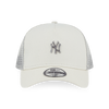 NEW YORK YANKEES MLB METAL BADGE CHROME WHITE 9FORTY AF TRUCKER CAP