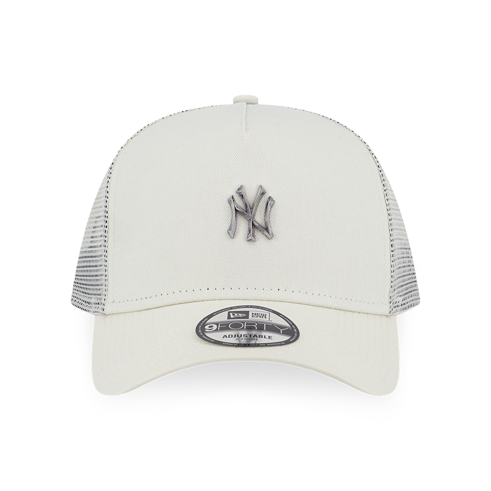 NEW YORK YANKEES MLB METAL BADGE CHROME WHITE 9FORTY AF TRUCKER CAP