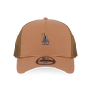 LOS ANGELES DODGERS MLB METAL BADGE DEEP SAND BROWN 9FORTY AF TRUCKER CAP