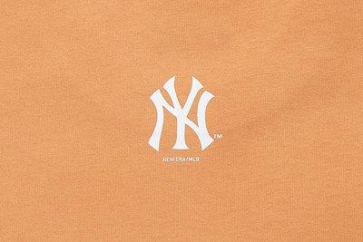 NEW YORK YANKEES MLB GRAPHIC DEEP SAND BROWN SHORT SLEEVE T-SHIRT
