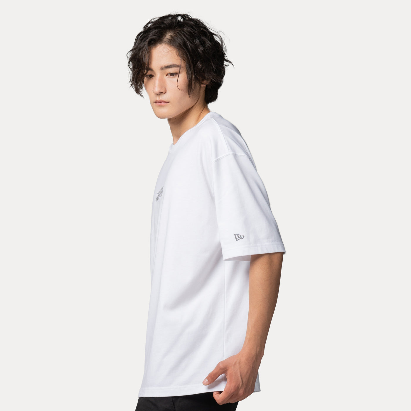 NEW ERA CITY SPORT WHITE OVERSIZED SHORT SLEEVE T-SHIRT