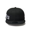 NEW ERA ESSENTIAL OLD ENGLISH LOGO BLACK 9FIFTY CAP