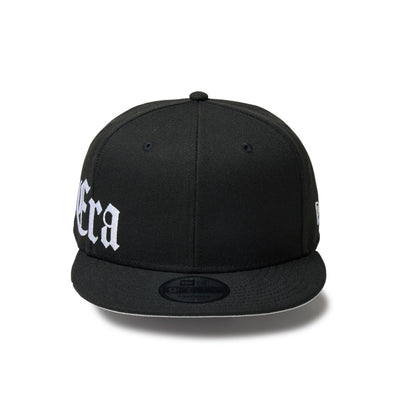 NEW ERA ESSENTIAL OLD ENGLISH LOGO BLACK 9FIFTY CAP