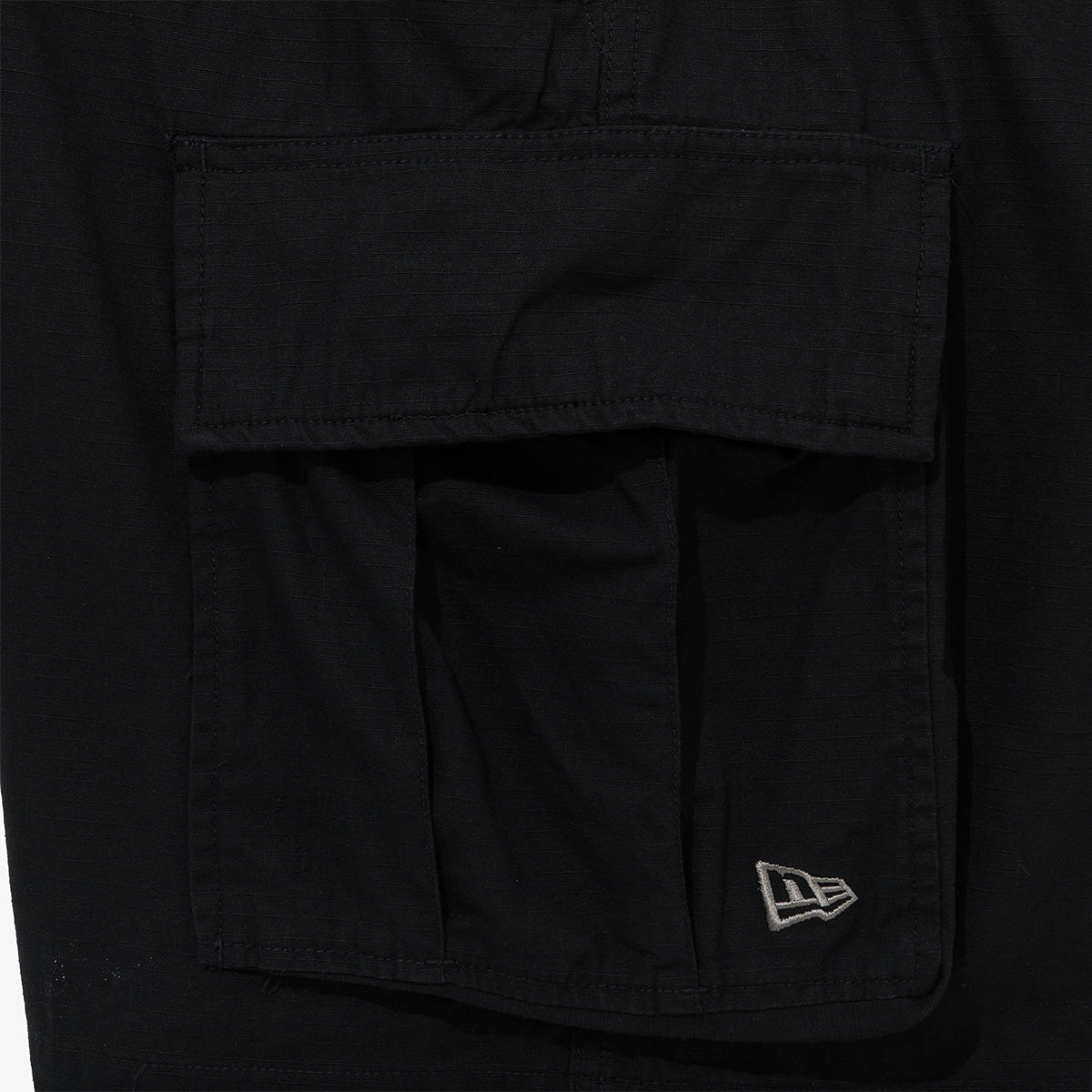 NEW ERA ORIGINATORS BLACK CARGO POCKET SHORTS