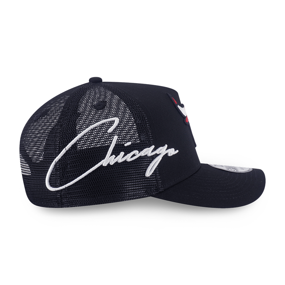 CHICAGO BULLS MIX LEAGUE SCRIPT BLACK 9FORTY AF TRUCKER CAP