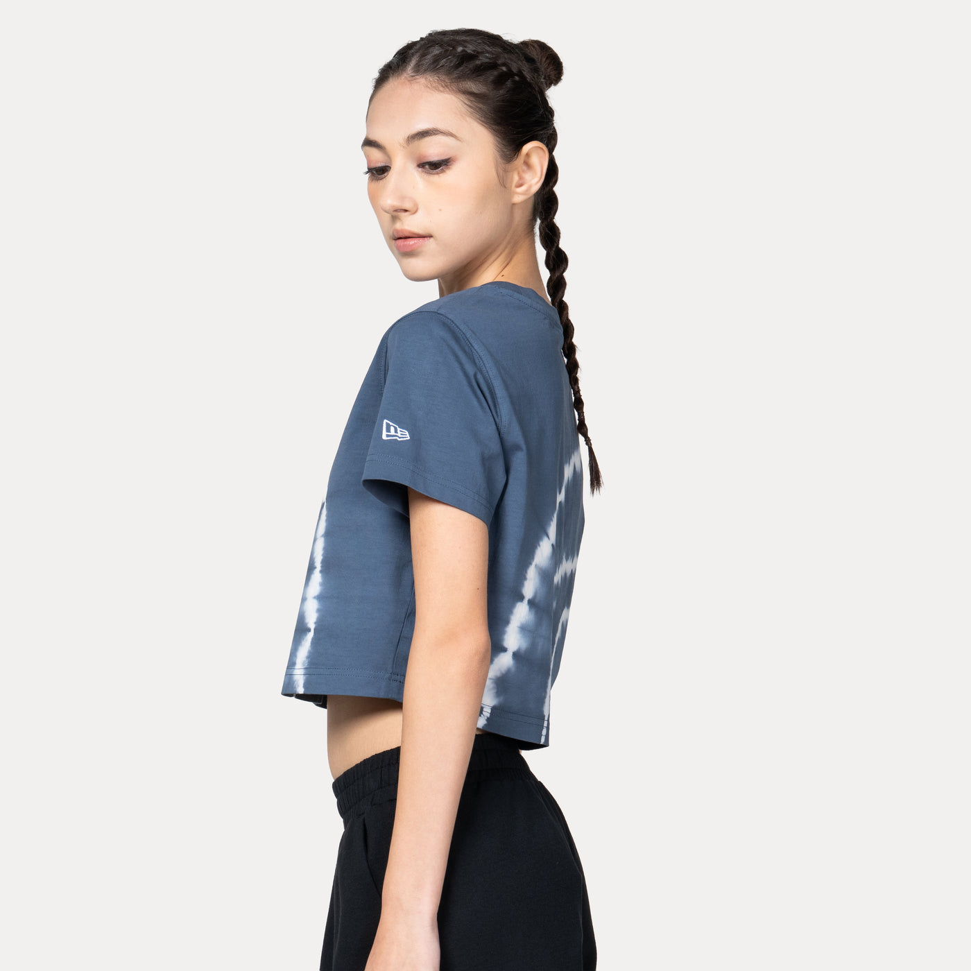 NEW ERA BASIC TIE DYED MUTED INDIGO WOMEN CROP TEE