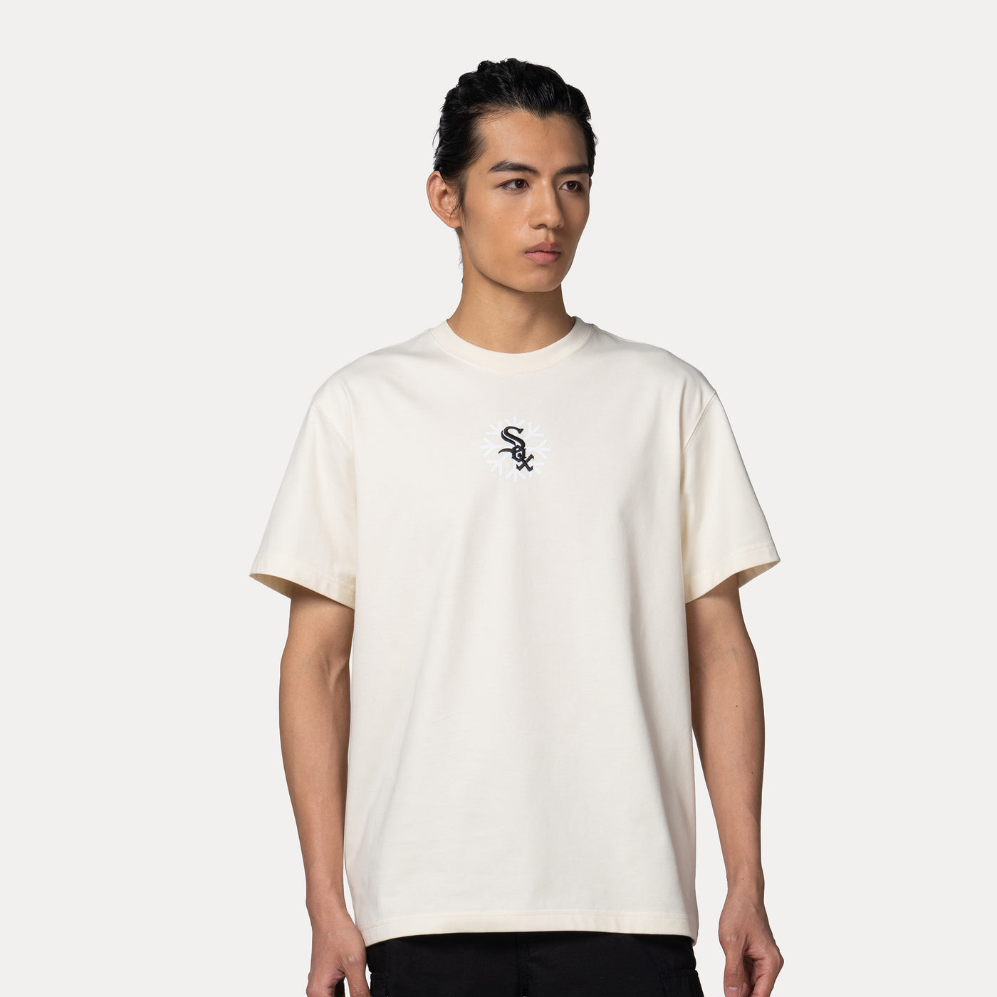 CHICAGO WHITE SOX CHRISTMAS PACK CHROME WHITE SHORT SLEEVE T-SHIRT