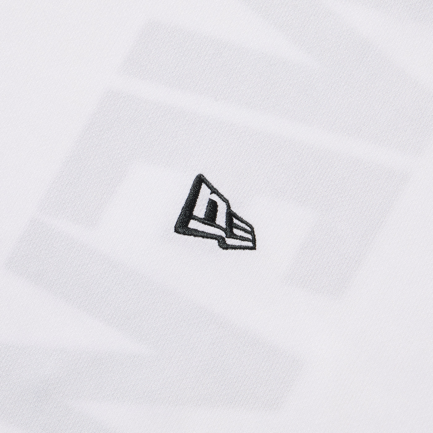NEW ERA VERTICAL LOGO WHITE LONG SLEEVE T-SHIRT