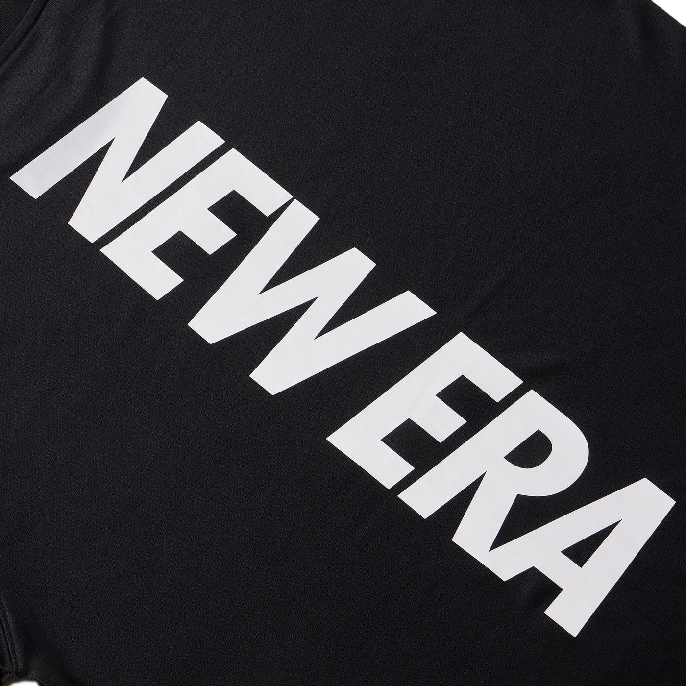 NEW ERA VERTICAL LOGO BLACK LONG SLEEVE T-SHIRT