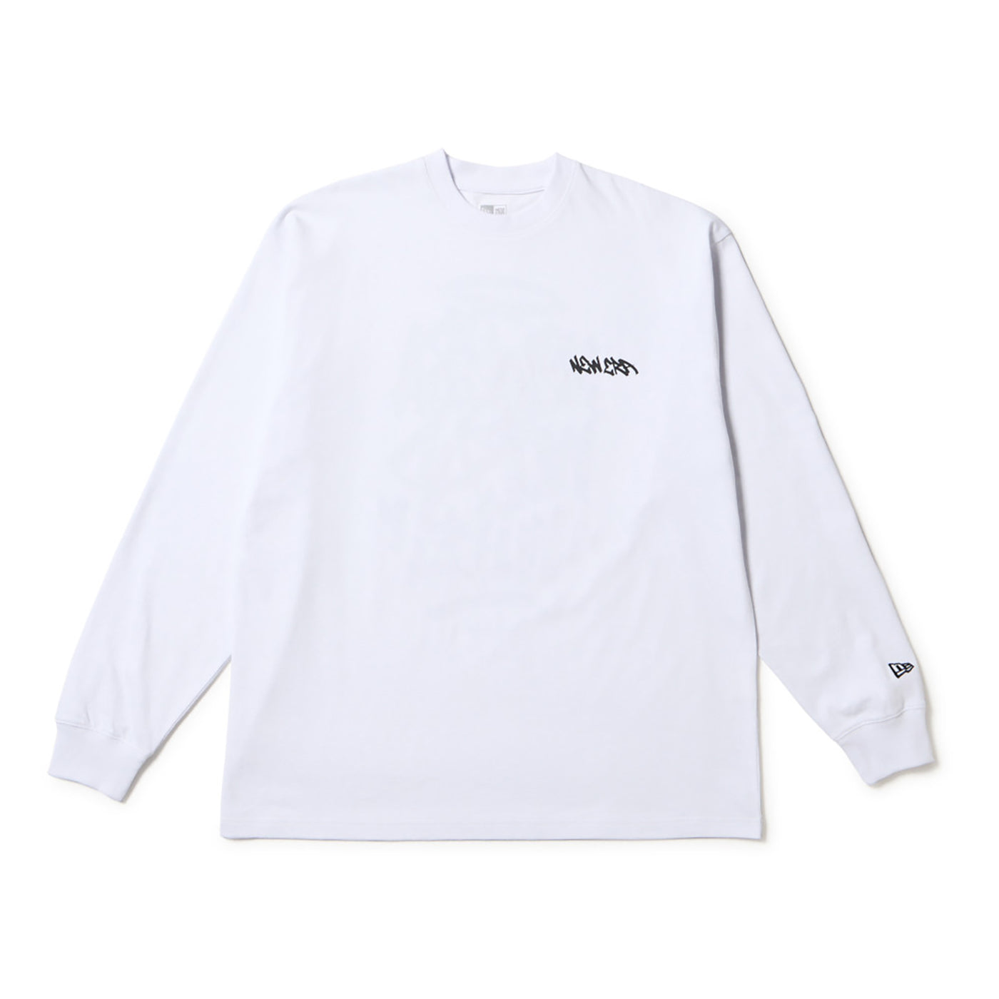 NEW ERA GRAFFITI WHITE OVERSIZED LONG SLEEVE T-SHIRT