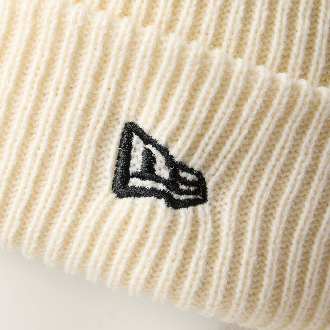 NEW ERA SQUARE RIB KNIT OFF WHITE BEANIE