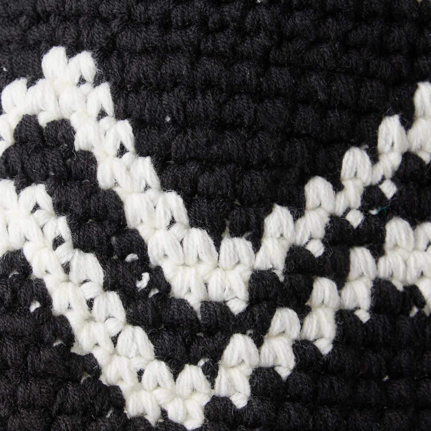 NEW ERA CROCHET CHEVRON BLACK KNIT BUCKET