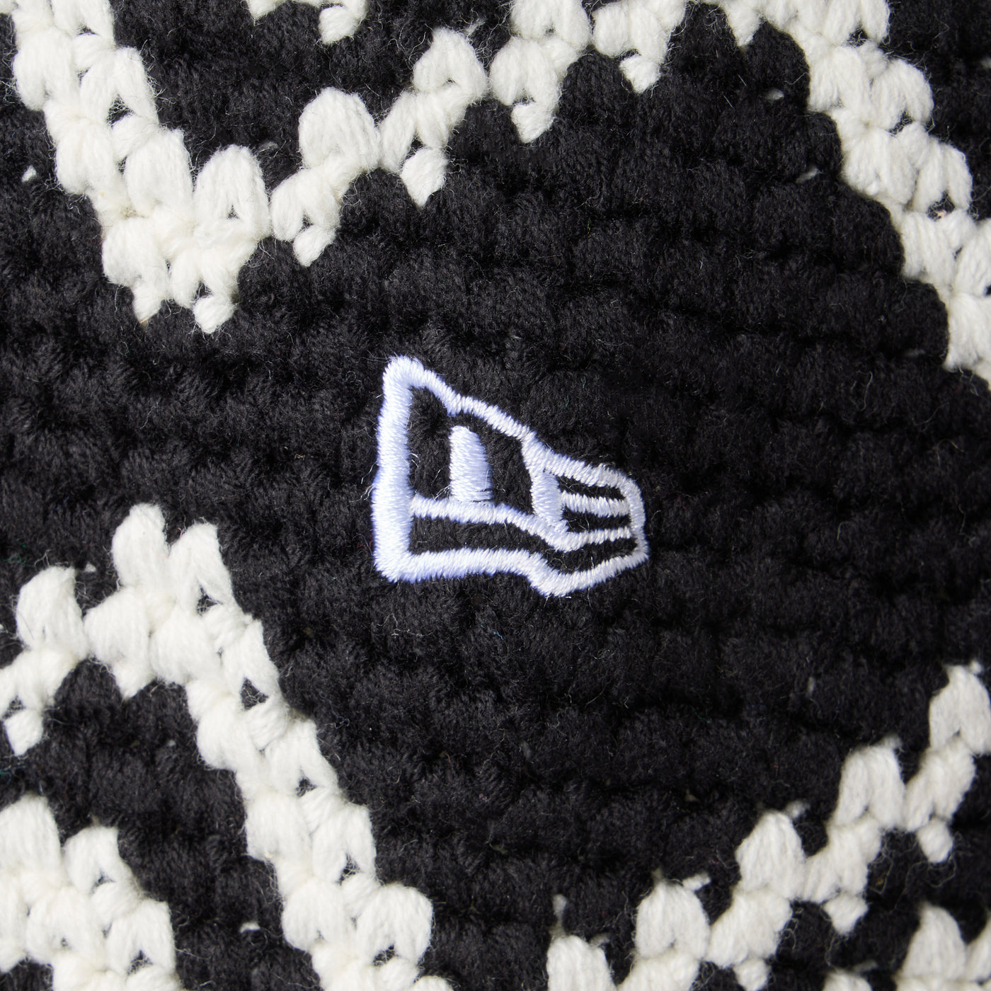 NEW ERA CROCHET CHEVRON BLACK KNIT BUCKET