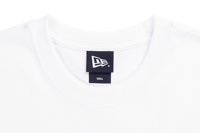 NEW YORK YANKEES GRAPHIC COOLERA™ WHITE OVERSIZED SHORT SLEEVE T-SHIRT